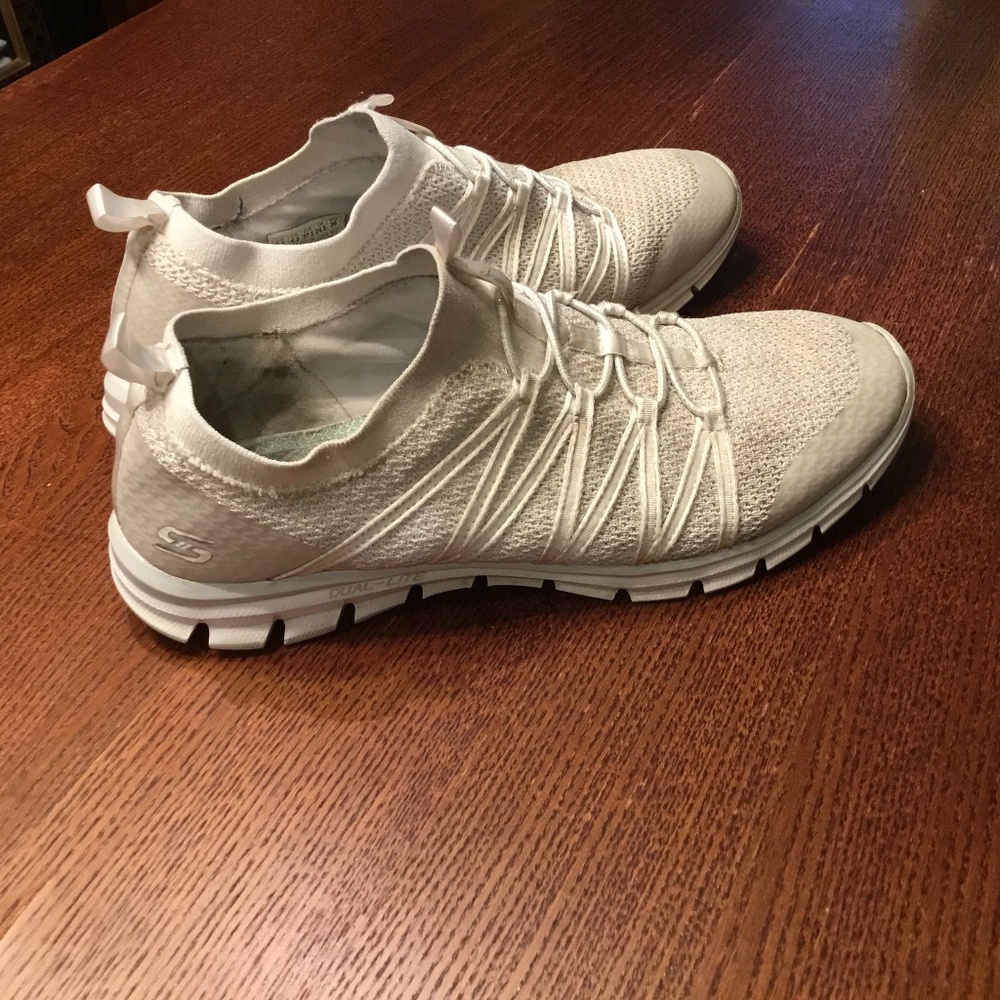 Sketchers slip on tennis shoes